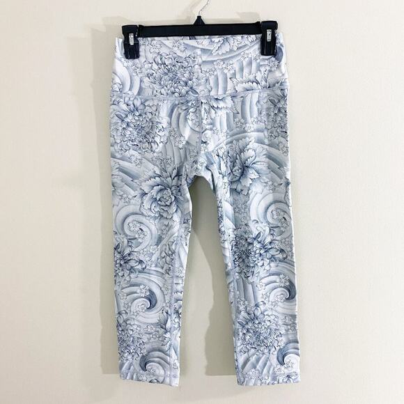 Lululemon Gray/White Floral Wunder Under High Rise Crop Women's Size 8 EUC - Picture 2 of 9